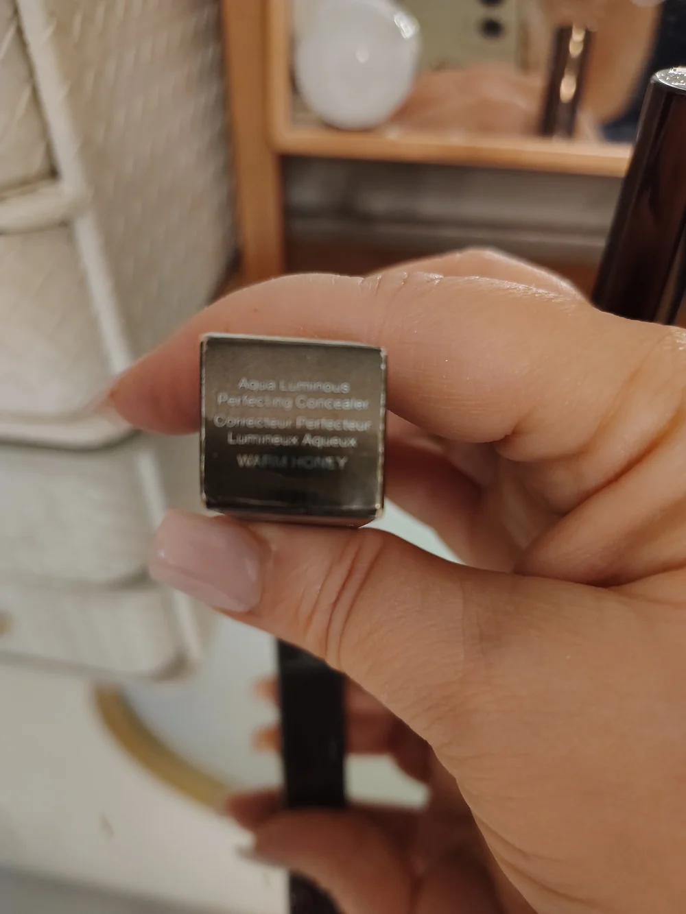 🆕⭐BECCA Aqua Luminous Perfecting Concealer — Warm Honey (Warm Tan)
